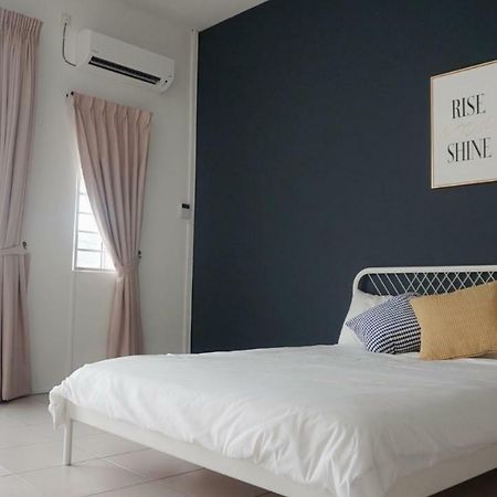 E'S Suite- Homestay That Fits 8 Pax Comfortably. Ipoh Extérieur photo