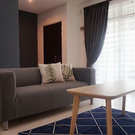 E'S Suite- Homestay That Fits 8 Pax Comfortably. Ipoh Extérieur photo