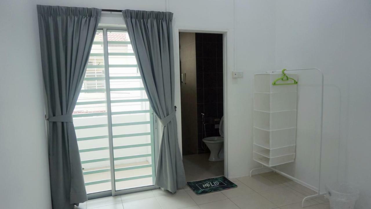 E'S Suite- Homestay That Fits 8 Pax Comfortably. Ipoh Extérieur photo